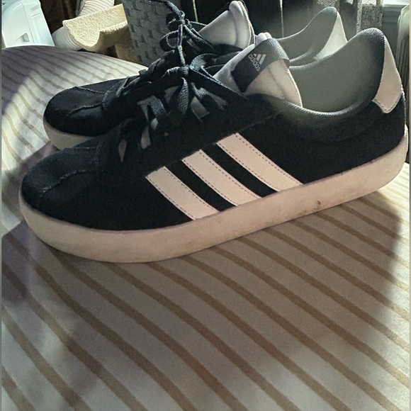 Adidas Men's Navy Blue and White Sneakers
